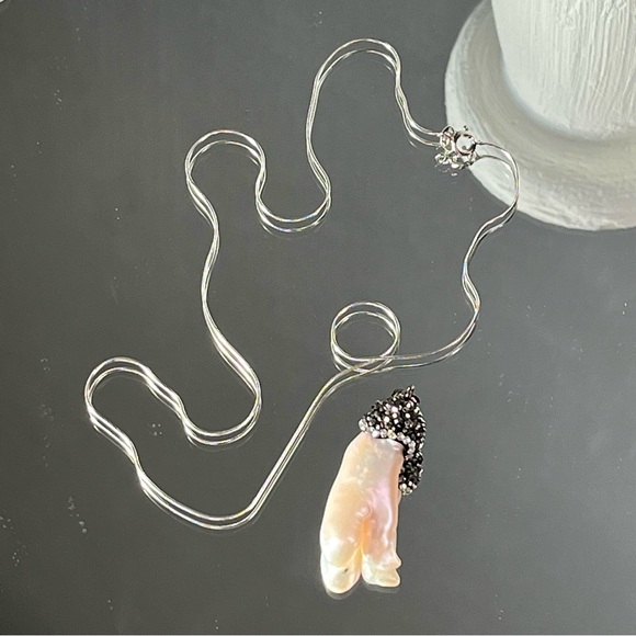 Pearl Necklace - Picture 5 of 6